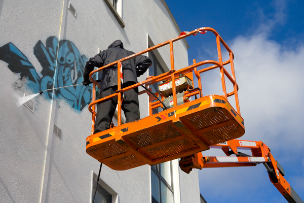 Service de nettoyage de graffitis à Longueuil - Lavage Pression Net à Morin Heights