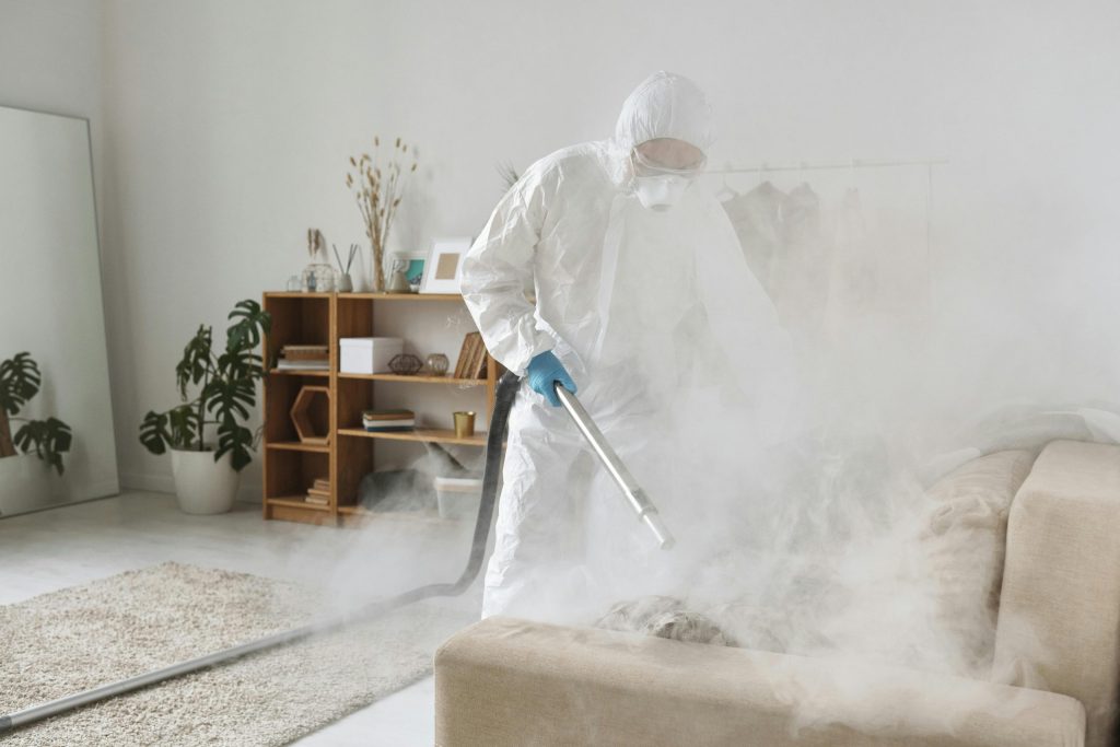 pexels-michelangelo-buonarroti-4176225 Désinfection et décontamination par Lavage Pression Net